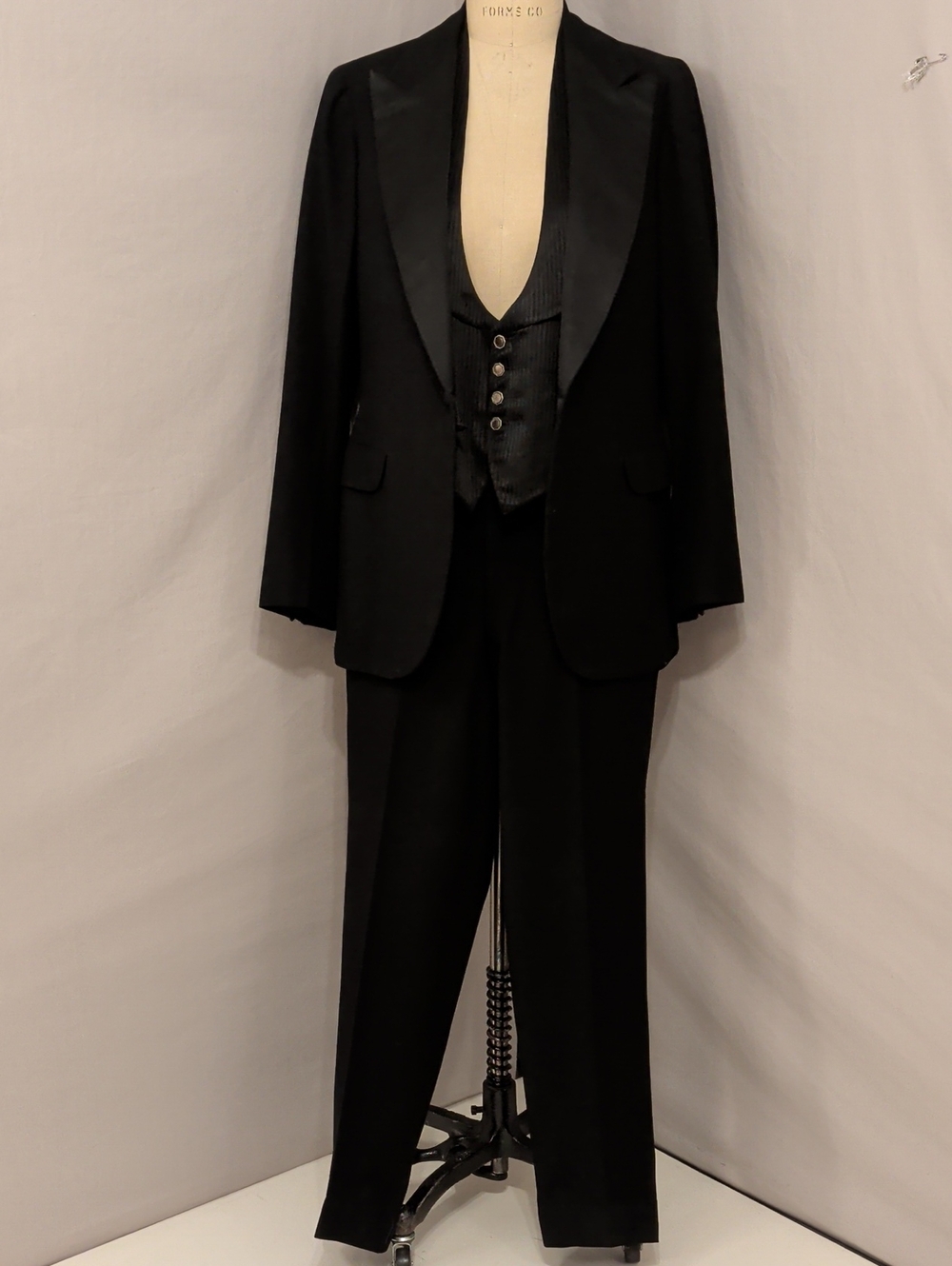 1926 Antique Twenties Men's Black Tuxedo Jacket, Vest & Trousers Wool SeeMeasure